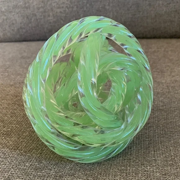 Green Twisted Rope Art Glass Infinity Knot Sculpture Hand Blown Orb 5” - Picture 3 of 7